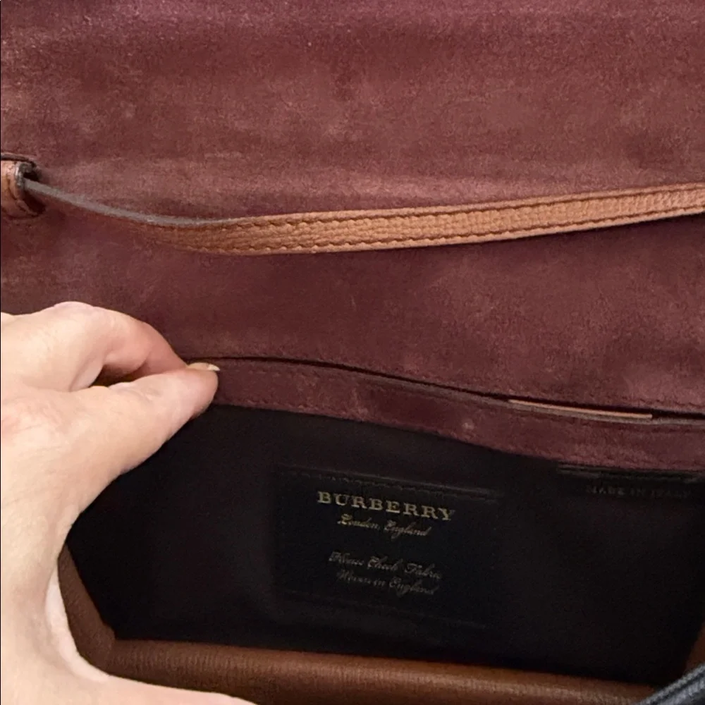 Burberry Maroon and Tan Leather Interior - Picture 5 of 13